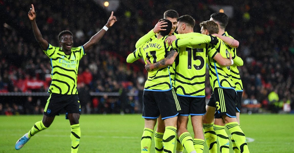 Arsenal celebrate the fifth goal against Sheffield United