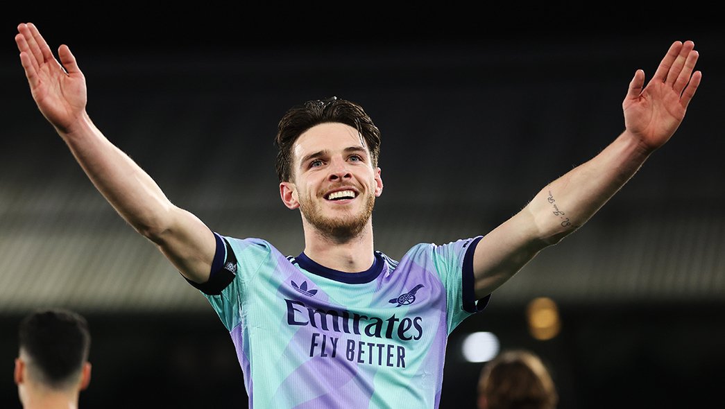 Declan Rice celebrates with the fans