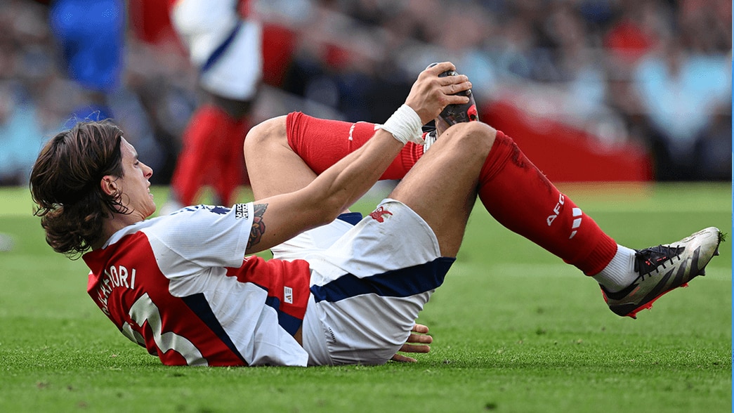 Riccardo Calafiori holding his foot during the game against Leicester
